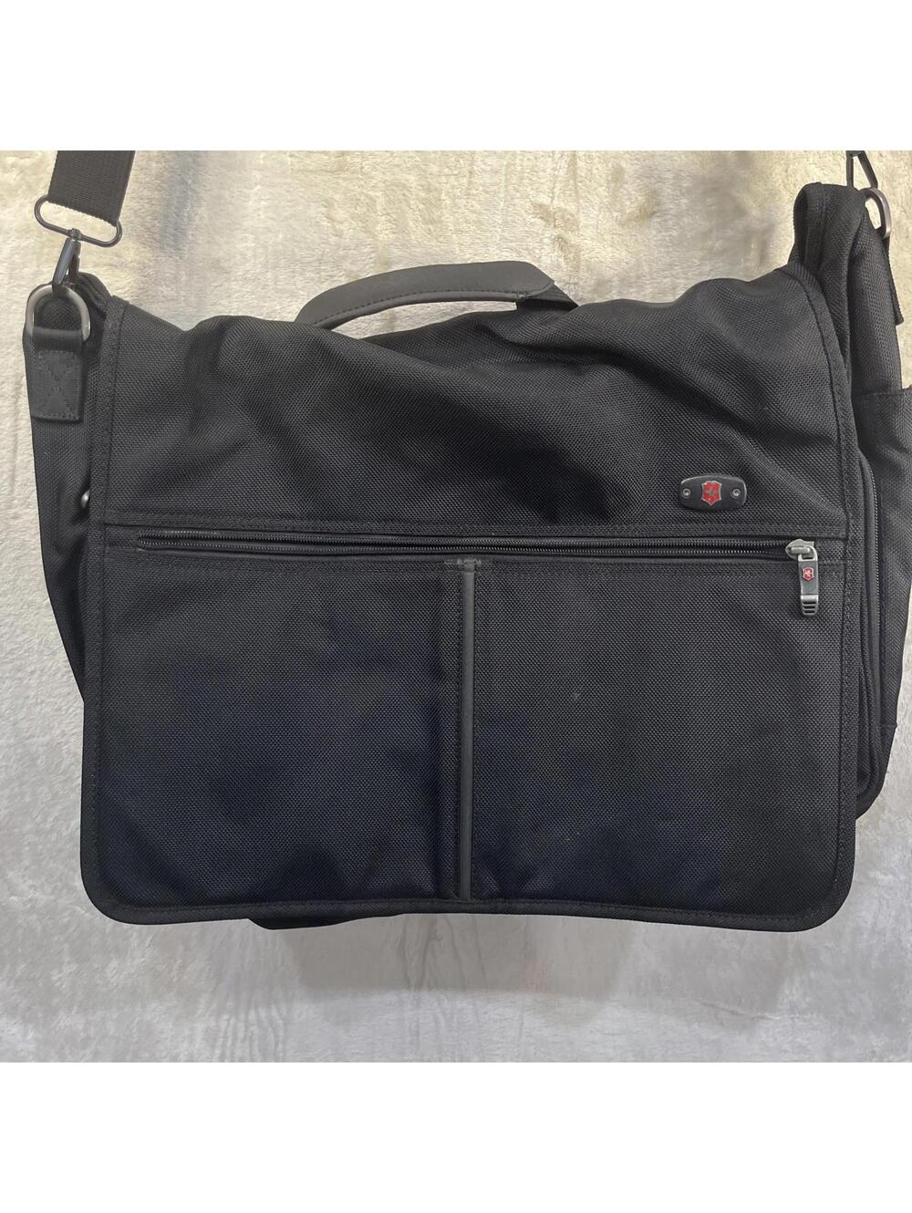 Victorinox Werks WT 2.0 Lightweight Travel Messenger Horizontal Tote Bag Black